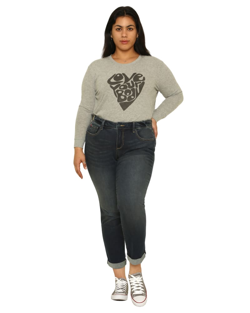 Front of a model wearing a size 20 Mid Rise Boyfriend - Vida in VIDA by Slink Jeans. | dia_product_style_image_id:310873